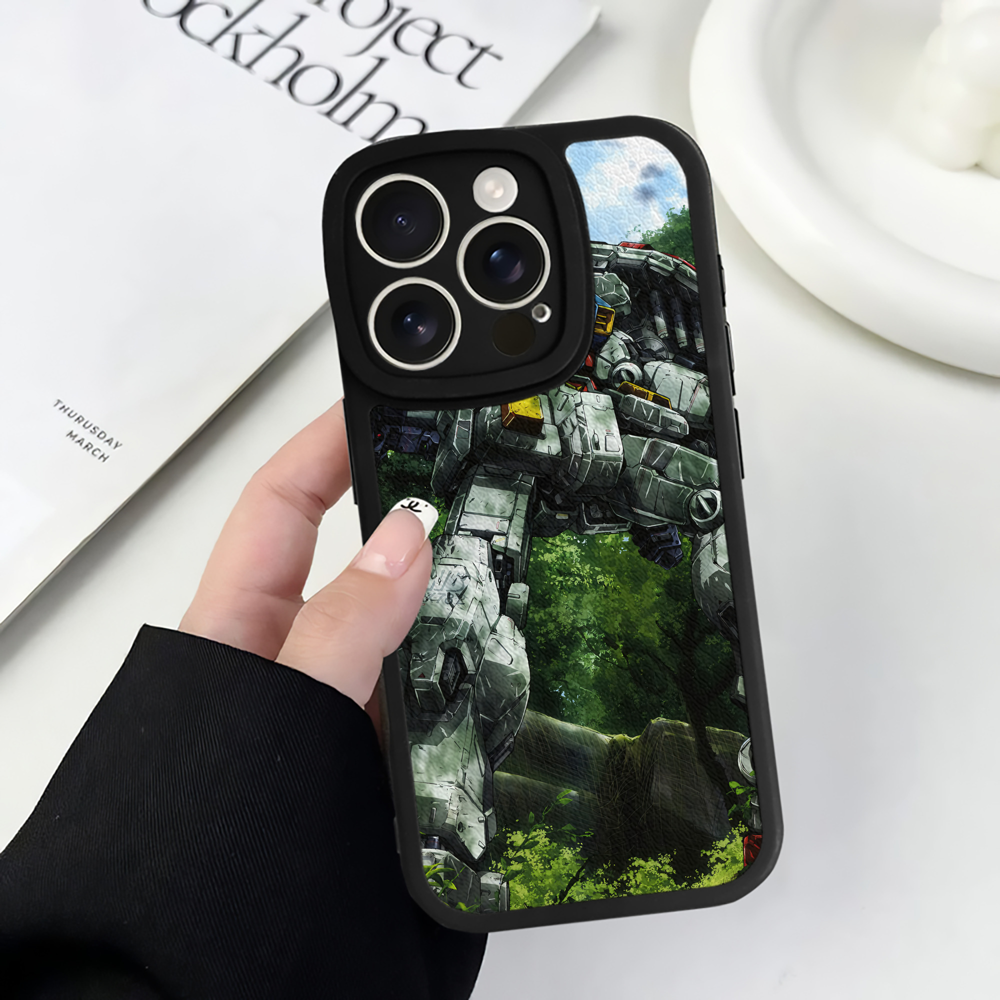 （画像用） 機動戦士ガンダム Mobile Suit Gundam 【iPhone 16シリーズ対応】シリコンスマホケース（レザー調） 材質：シリコン